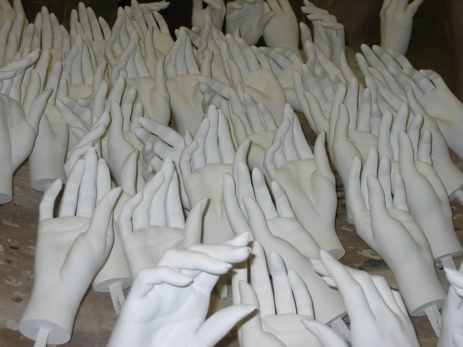 Mannequins hands with no painting, they are all white.