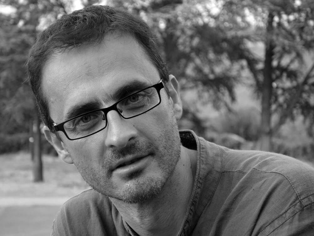 Petar Glomazić looks directly at the camera. Portrait in black and white.