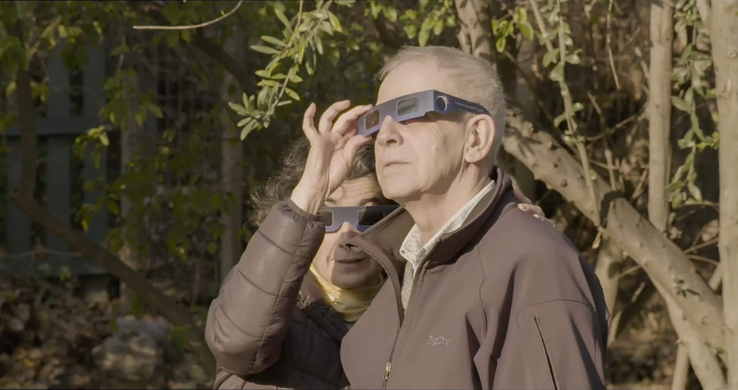 Still from The Eternal Memory. A couple wearing special cardboard glasses. The woman holds the man's glasses.